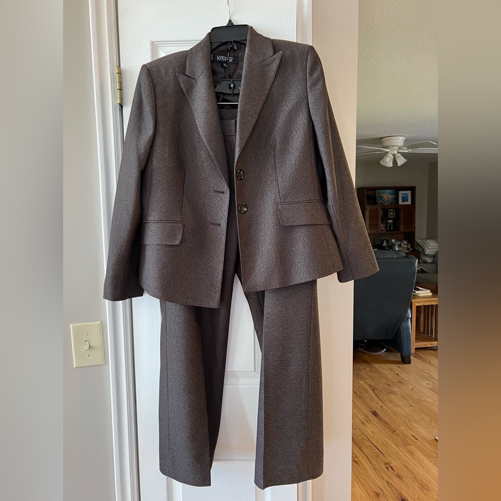 Kasper Woman’s Suit